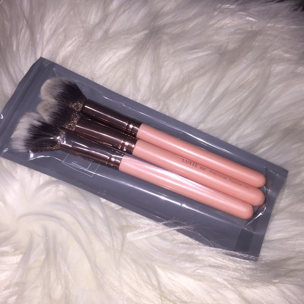 Makeup brushes